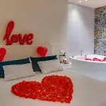 By Biddizzi Rari - Romantica Con Vasca Idromassaggio Privata Σπίτι διακοπών *
